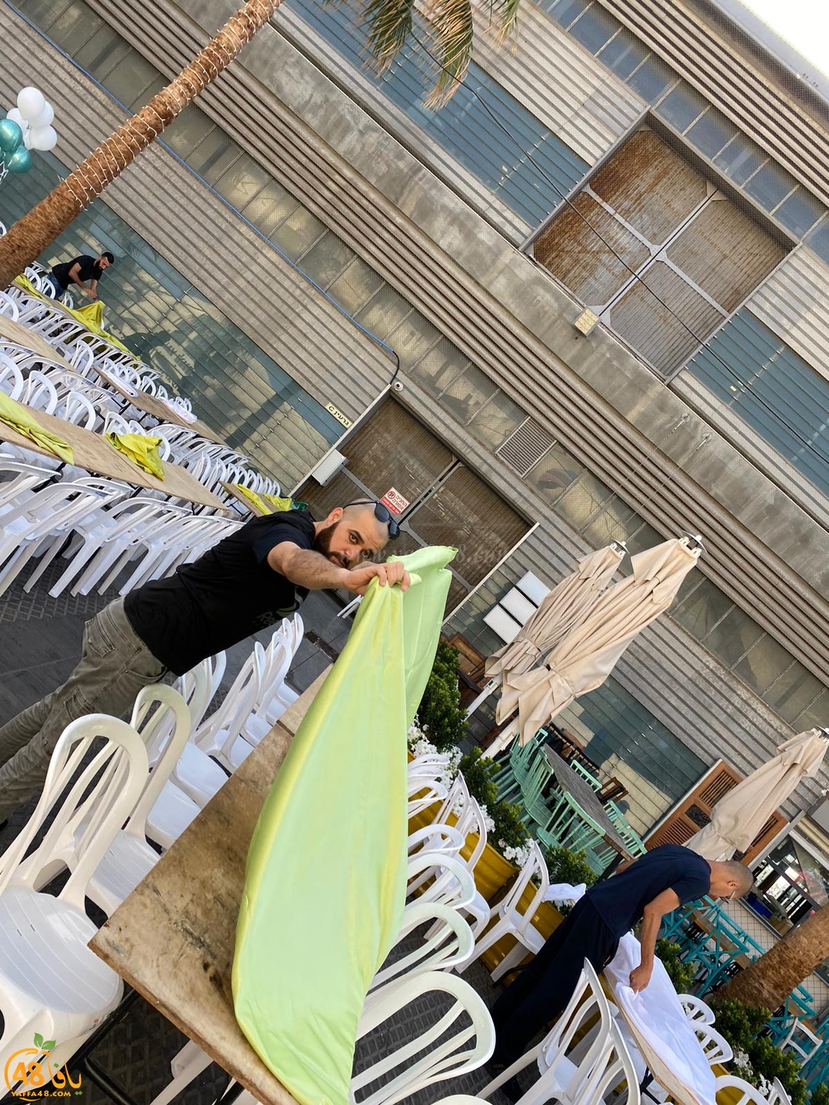 فيديو: وضع اللمسات الأخيرة استعداداً للإفطار الجماعي في ميناء يافا 